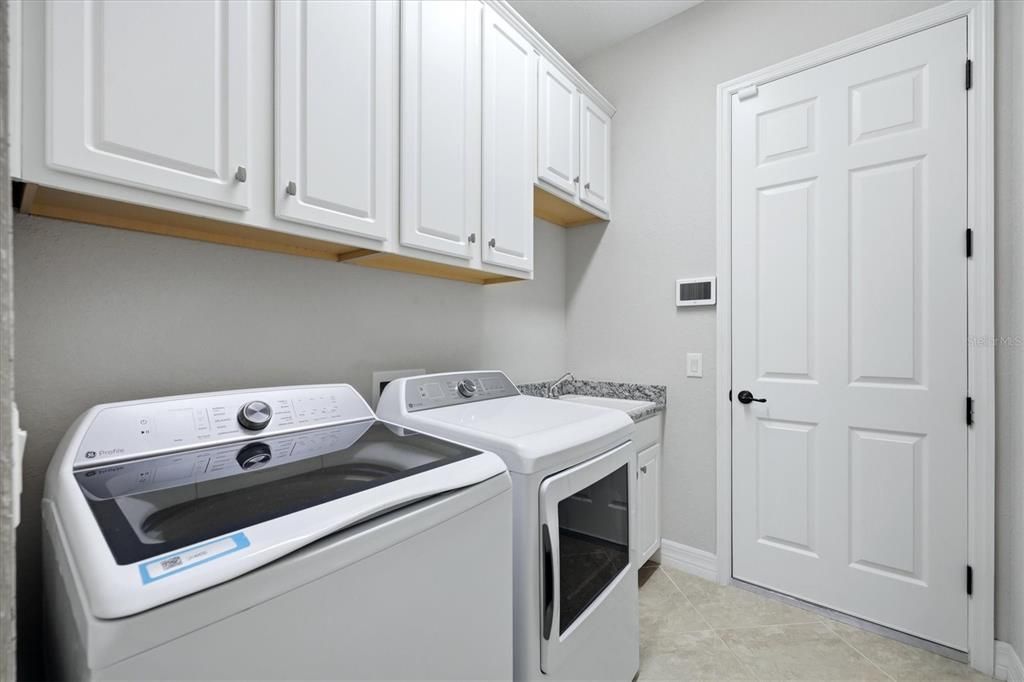 For Sale: $869,900 (4 beds, 2 baths, 2365 Square Feet)
