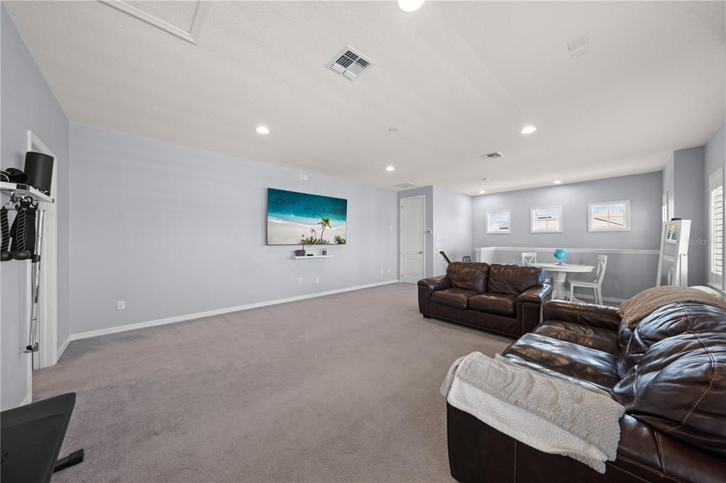 For Sale: $1,475,000 (5 beds, 5 baths, 4062 Square Feet)