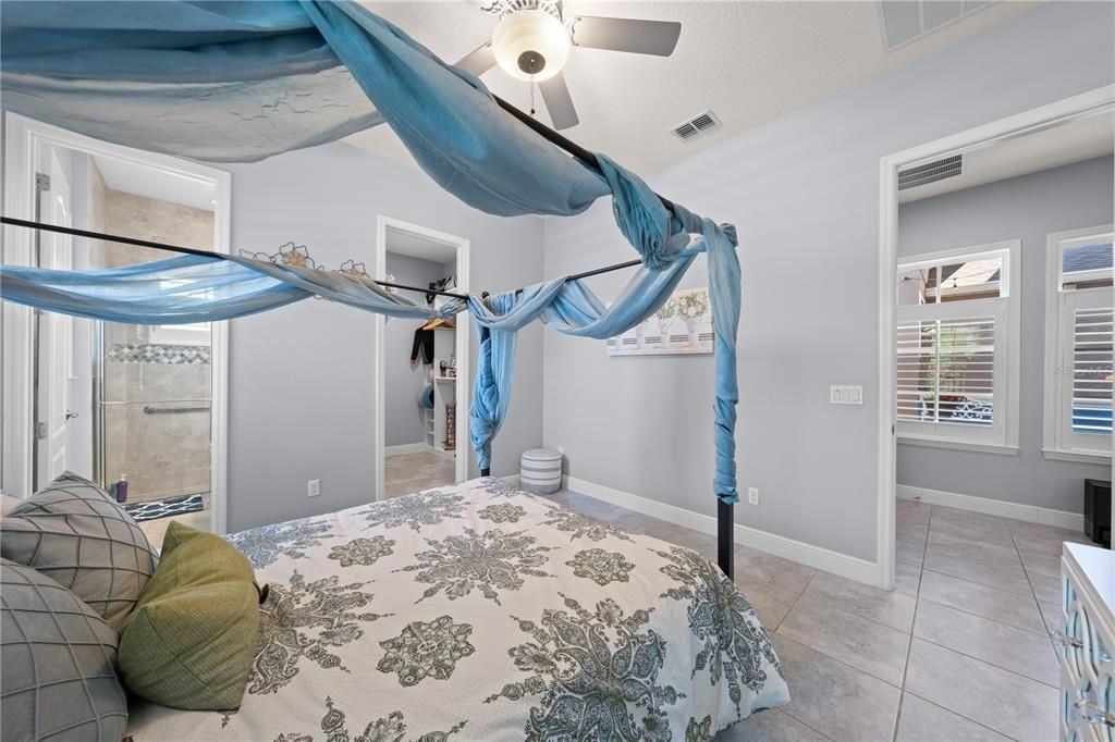 For Sale: $1,475,000 (5 beds, 5 baths, 4062 Square Feet)