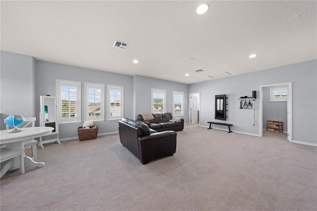 For Sale: $1,475,000 (5 beds, 5 baths, 4062 Square Feet)