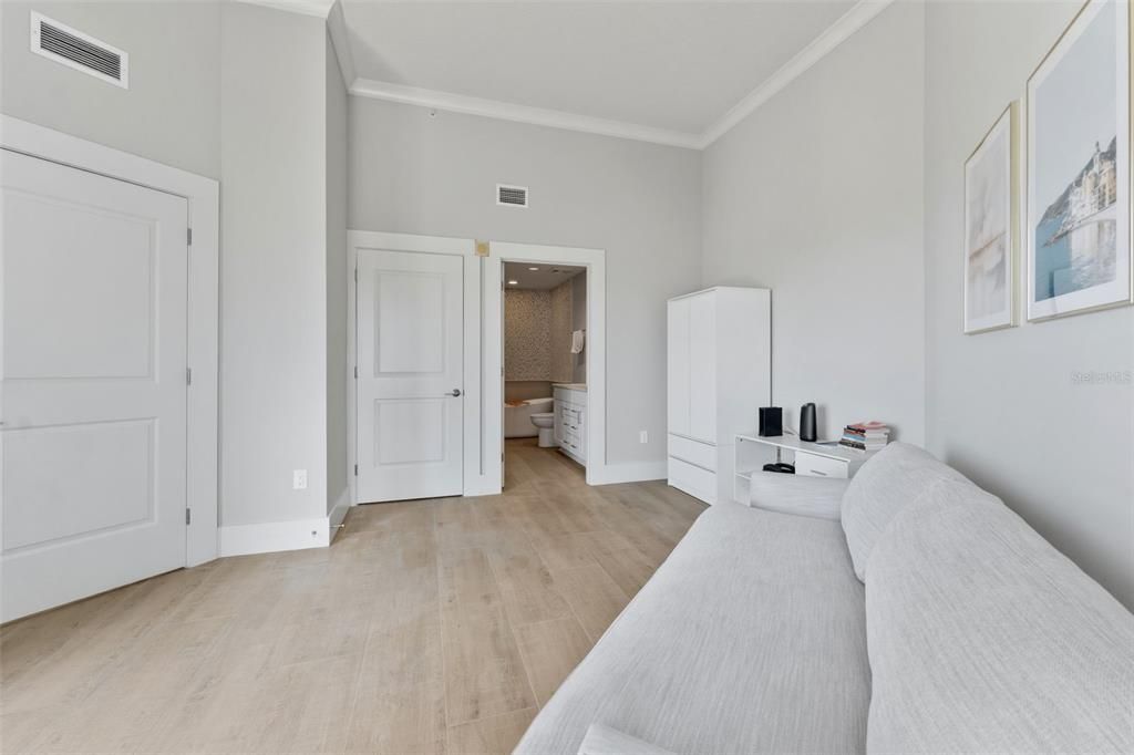 В аренду: $4,850 (2 спален, 2 ванн, 1571 Квадратных фут)