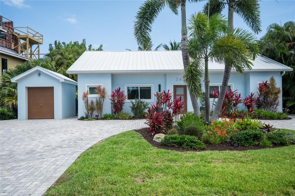For Sale: $3,500,000 (4 beds, 3 baths, 2020 Square Feet)