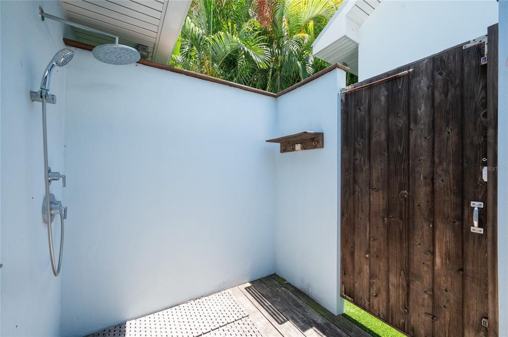 For Sale: $3,500,000 (4 beds, 3 baths, 2020 Square Feet)