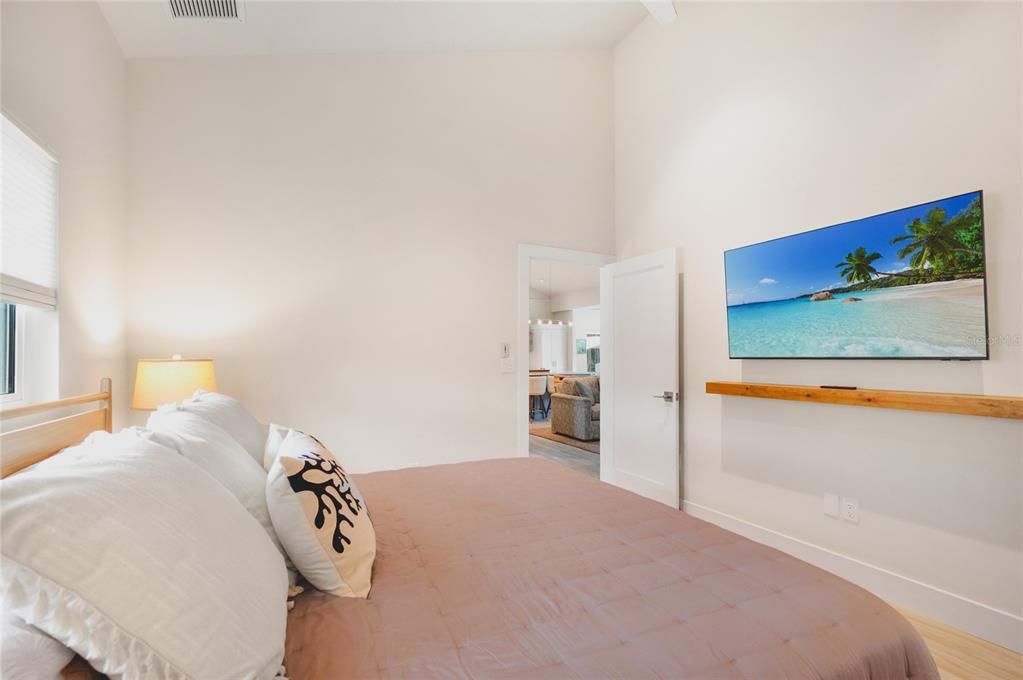 For Sale: $3,500,000 (4 beds, 3 baths, 2020 Square Feet)