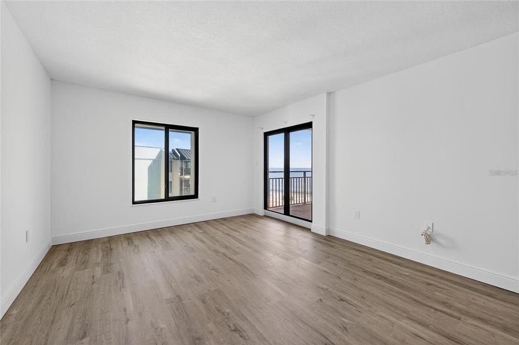 For Sale: $432,000 (2 beds, 2 baths, 1013 Square Feet)