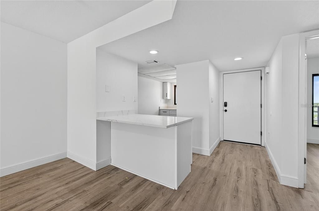 For Sale: $432,000 (2 beds, 2 baths, 1013 Square Feet)