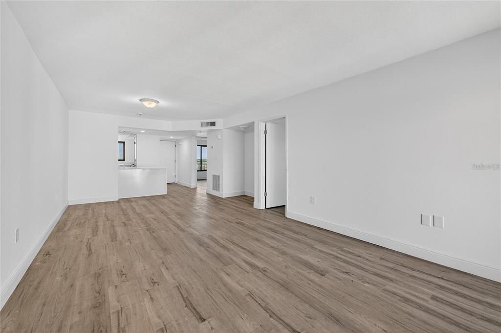 For Sale: $432,000 (2 beds, 2 baths, 1013 Square Feet)