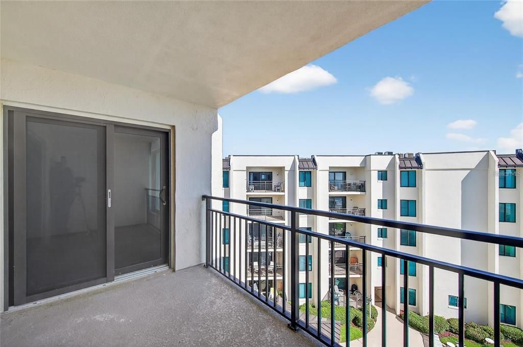 For Sale: $432,000 (2 beds, 2 baths, 1013 Square Feet)