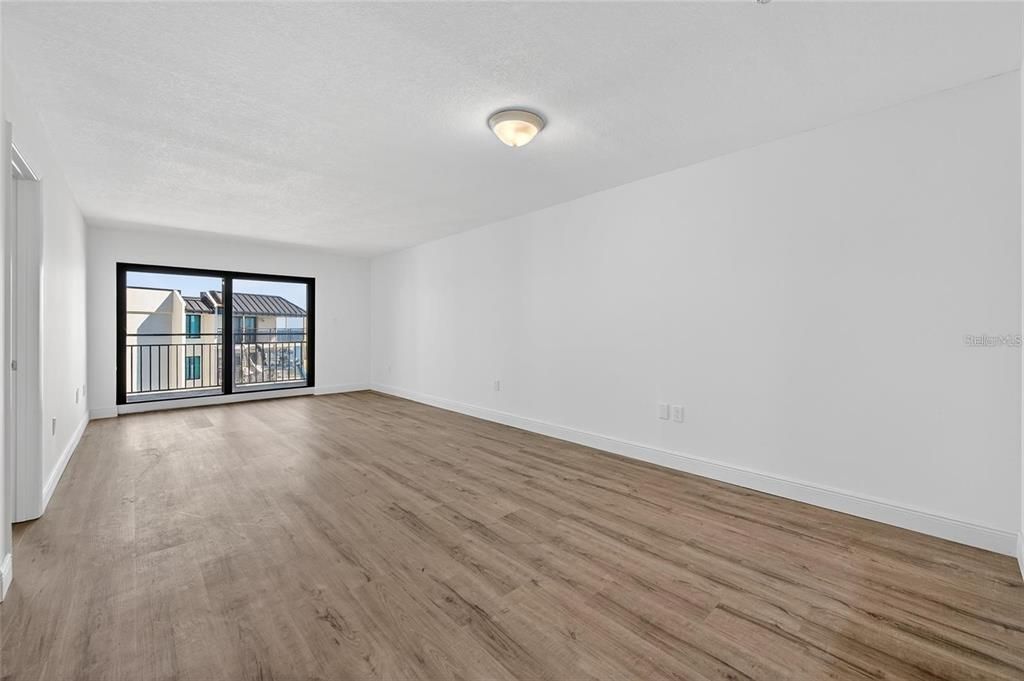 For Sale: $432,000 (2 beds, 2 baths, 1013 Square Feet)