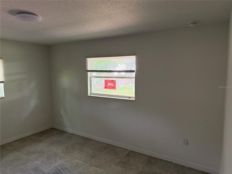 For Rent: $1,450 (3 beds, 2 baths, 882 Square Feet)