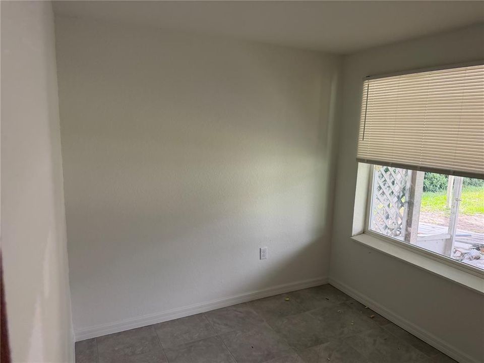For Rent: $1,450 (3 beds, 2 baths, 882 Square Feet)