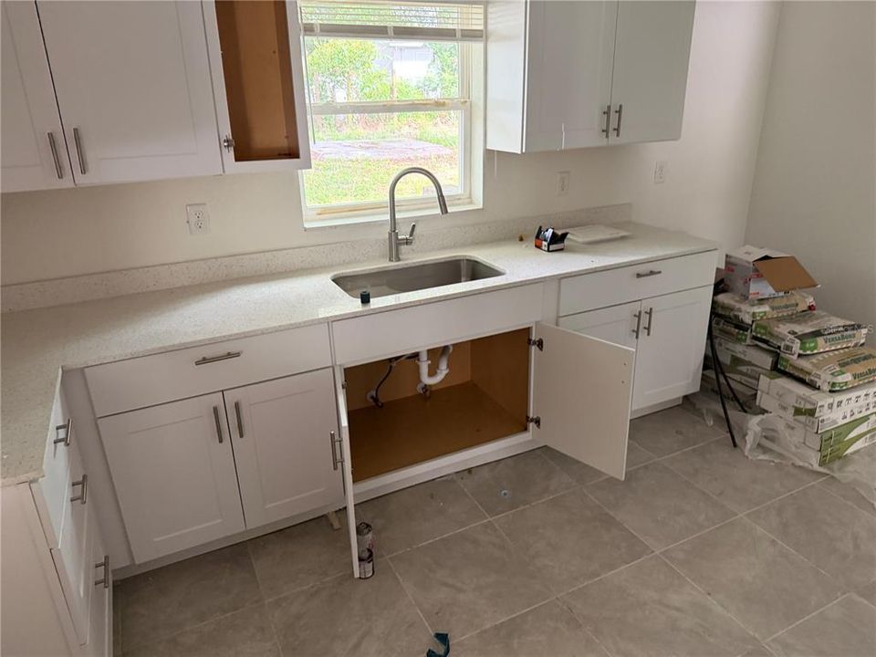 For Rent: $1,450 (3 beds, 2 baths, 882 Square Feet)