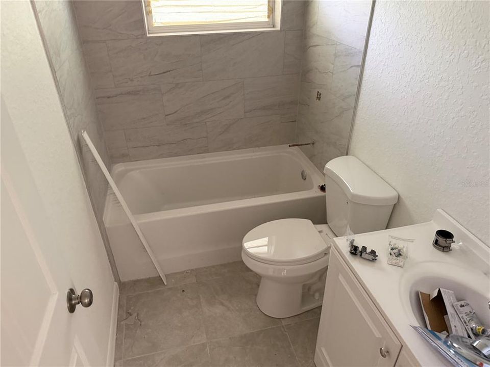 For Rent: $1,450 (3 beds, 2 baths, 882 Square Feet)