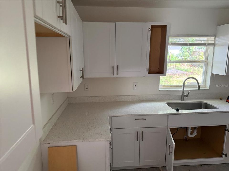 For Rent: $1,450 (3 beds, 2 baths, 882 Square Feet)
