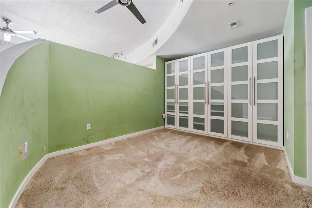 Active With Contract: $165,000 (1 beds, 1 baths, 730 Square Feet)