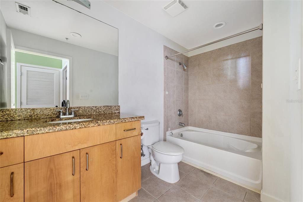 Active With Contract: $165,000 (1 beds, 1 baths, 730 Square Feet)