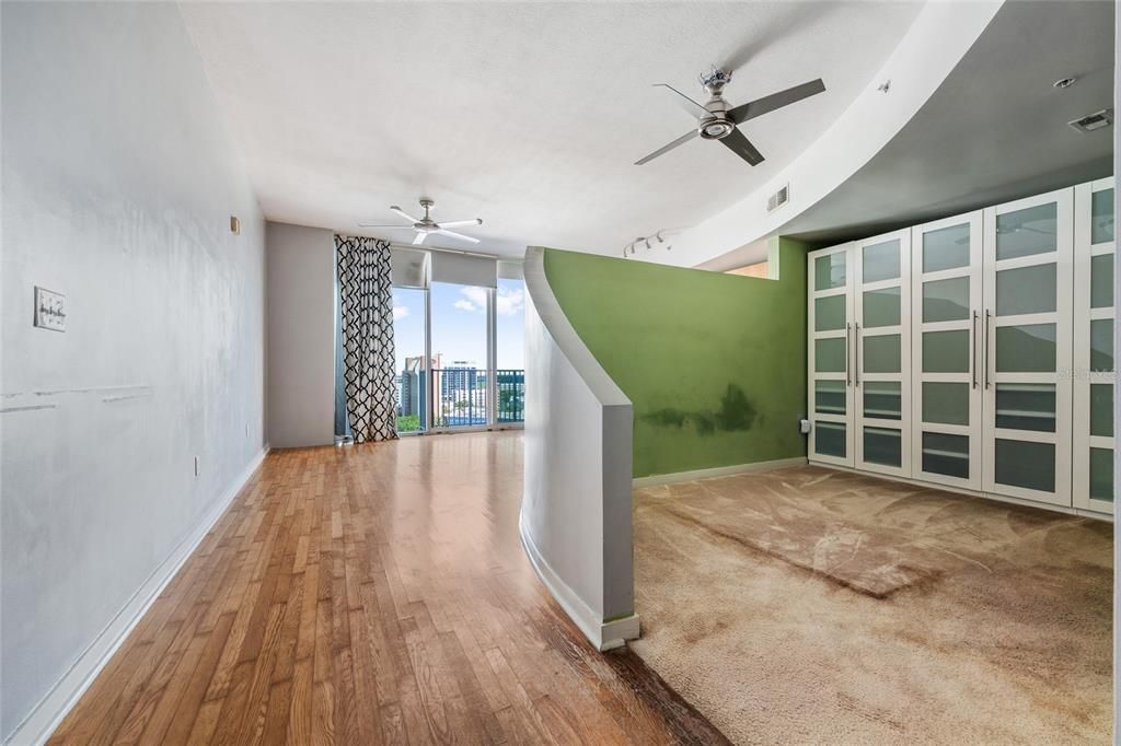 Active With Contract: $165,000 (1 beds, 1 baths, 730 Square Feet)