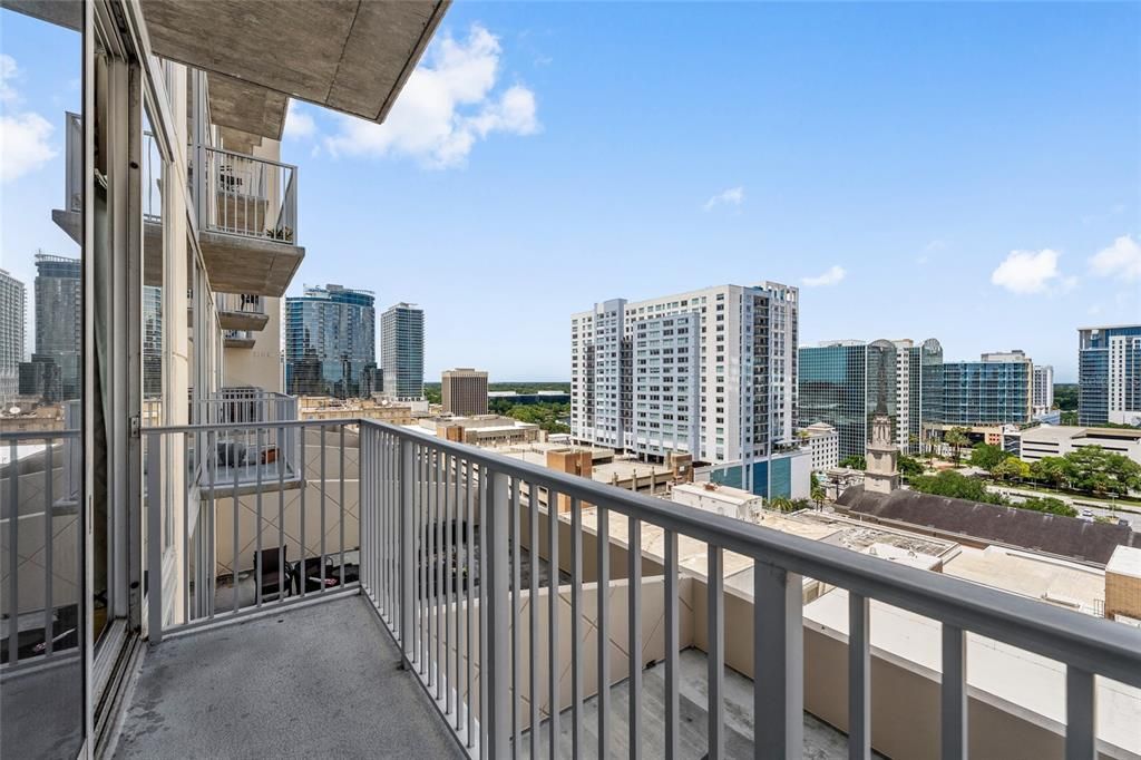 Active With Contract: $165,000 (1 beds, 1 baths, 730 Square Feet)