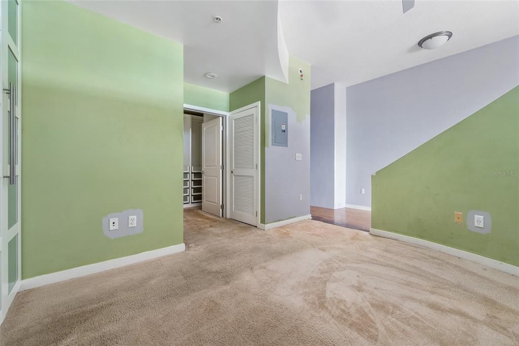 Active With Contract: $165,000 (1 beds, 1 baths, 730 Square Feet)