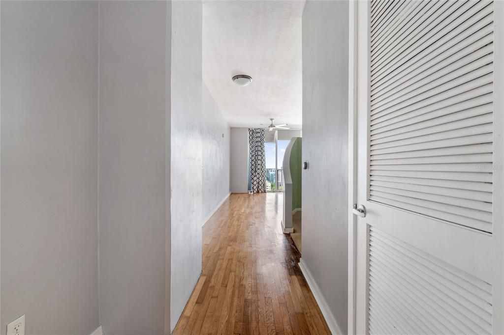 Active With Contract: $165,000 (1 beds, 1 baths, 730 Square Feet)