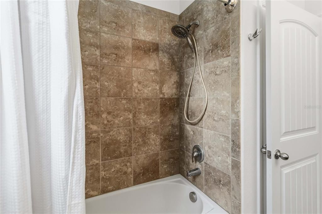 En Venta: $525,000 (4 camas, 3 baños, 2109 Pies cuadrados)