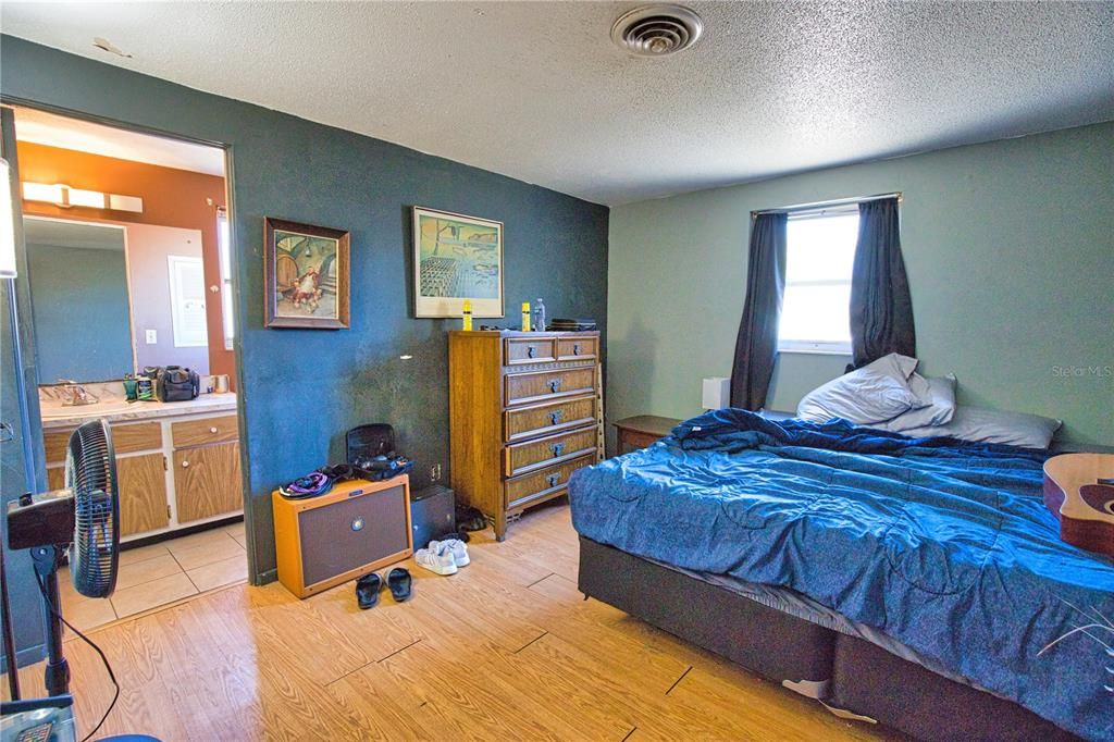 Activo con contrato: $169,900 (2 camas, 2 baños, 1358 Pies cuadrados)