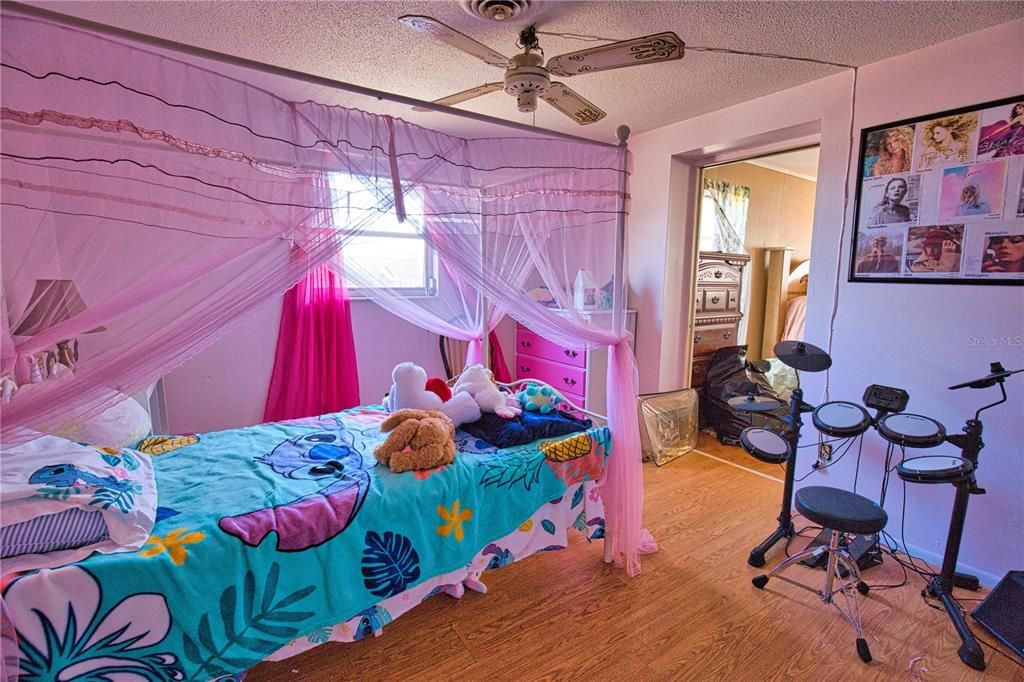 Activo con contrato: $169,900 (2 camas, 2 baños, 1358 Pies cuadrados)