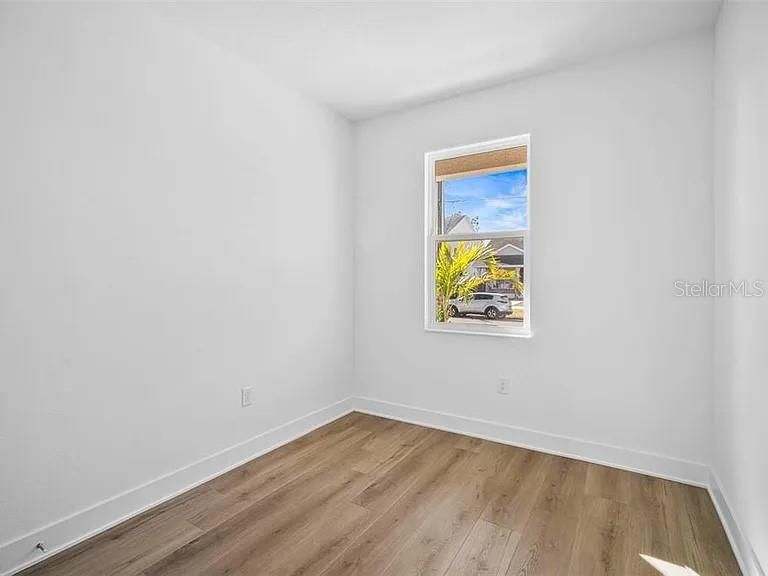 На продажу: $399,000 (2 спален, 1 ванн, 775 Квадратных фут)
