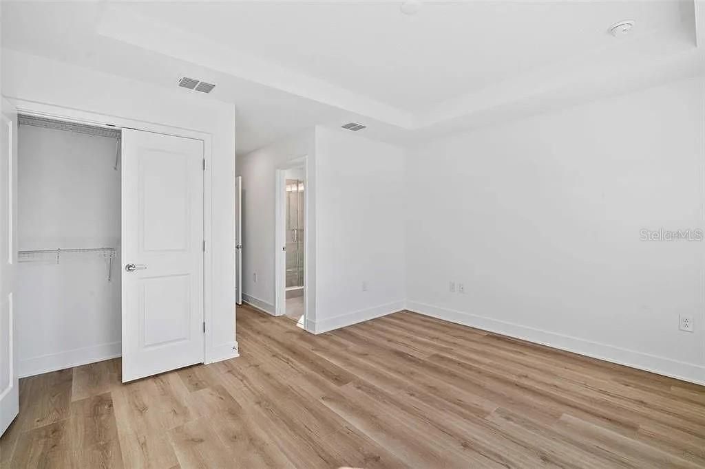 На продажу: $399,000 (2 спален, 1 ванн, 775 Квадратных фут)