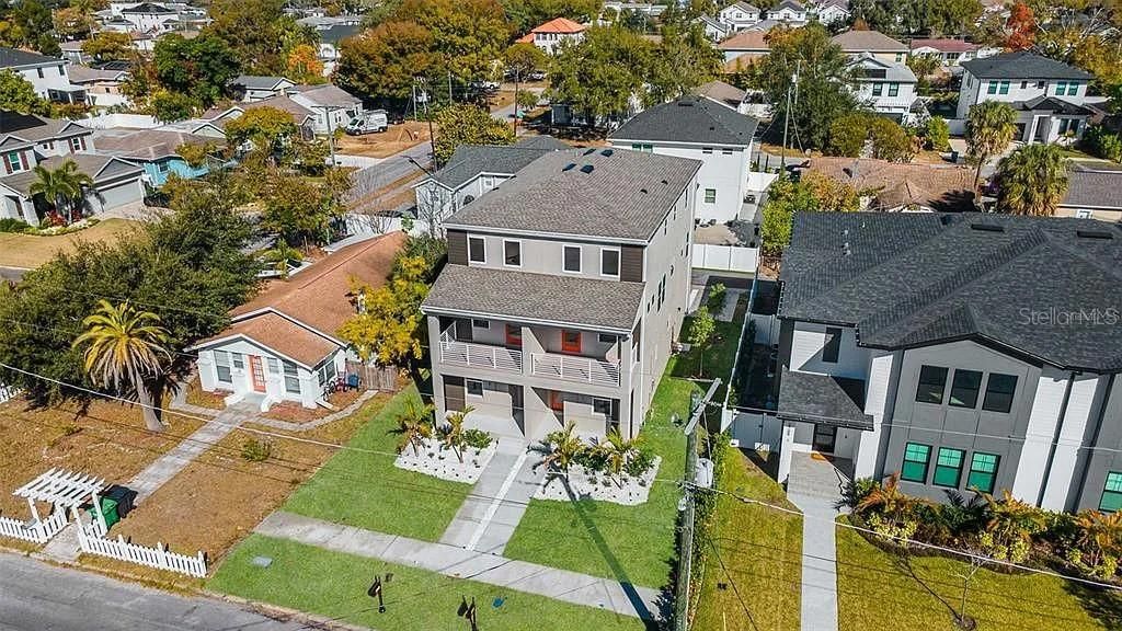 На продажу: $399,000 (2 спален, 1 ванн, 775 Квадратных фут)