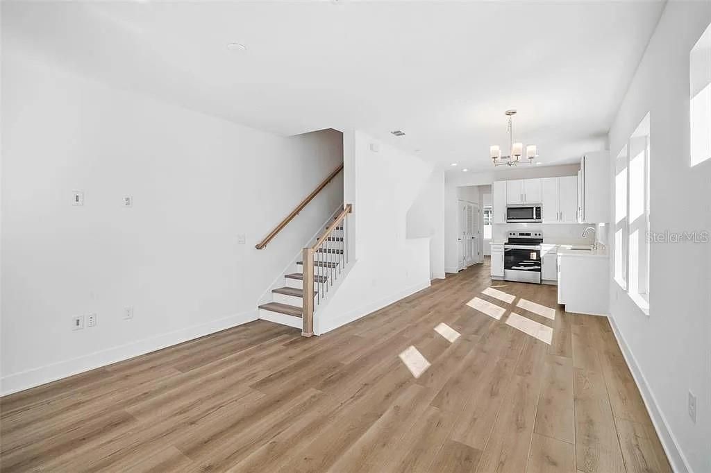 На продажу: $399,000 (2 спален, 1 ванн, 775 Квадратных фут)