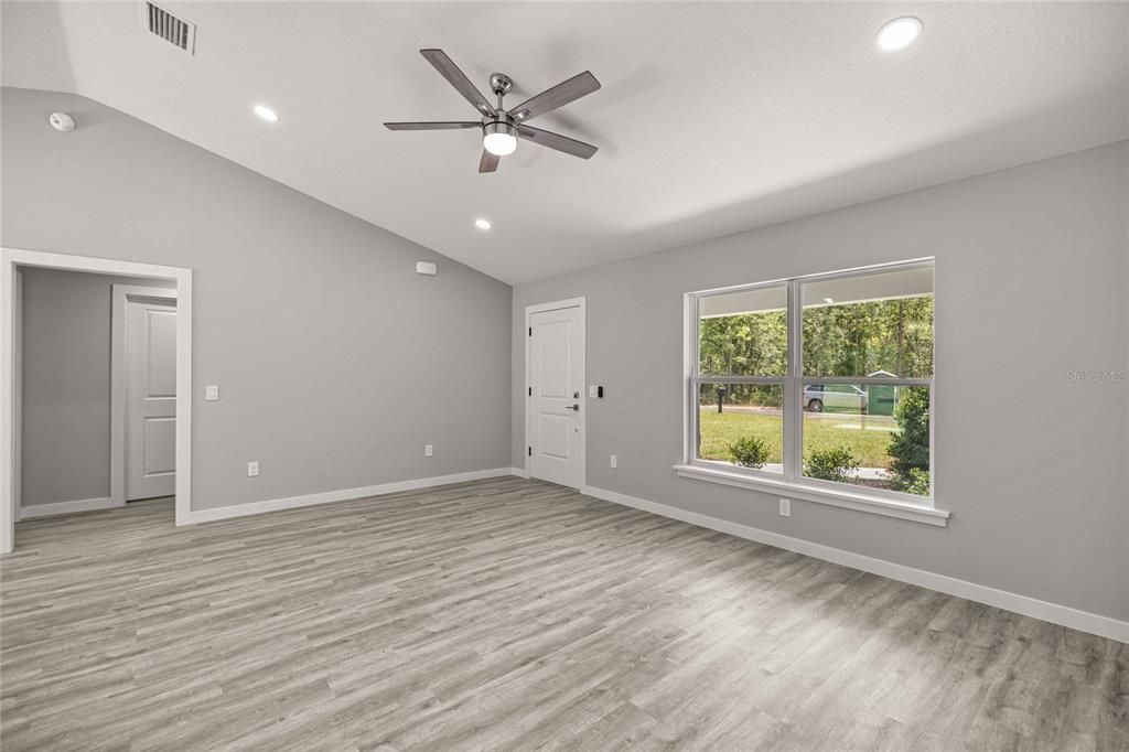 For Sale: $283,800 (3 beds, 2 baths, 1435 Square Feet)