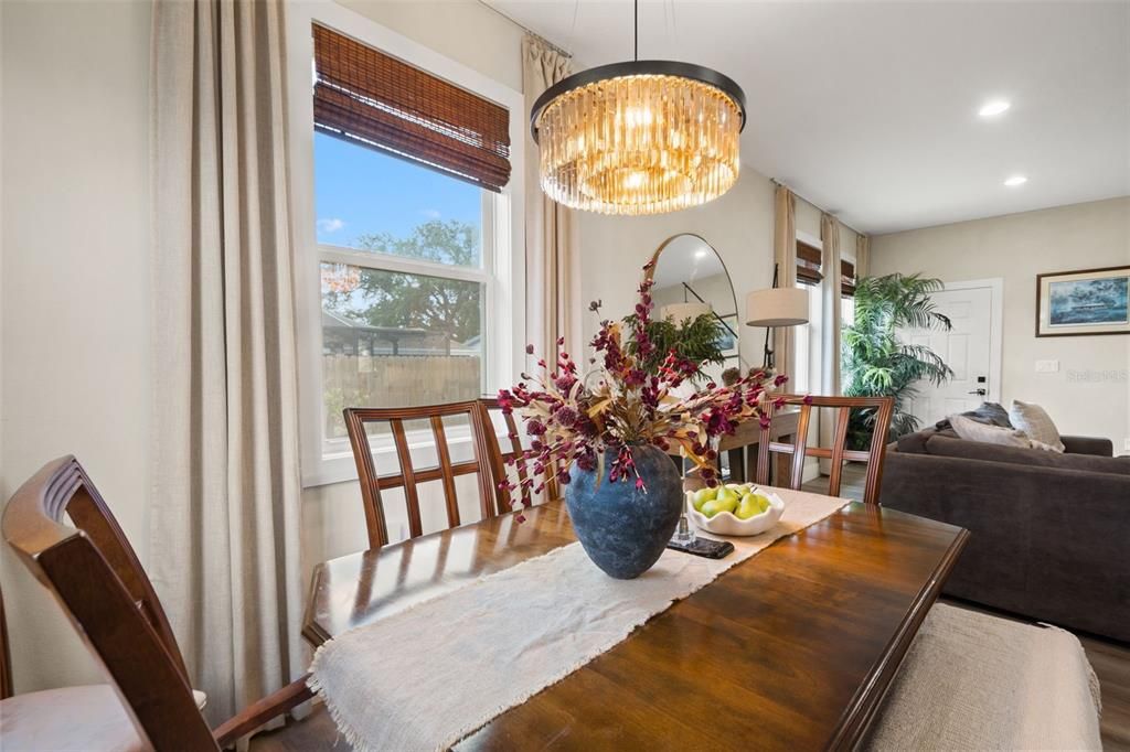 En Venta: $355,000 (3 camas, 2 baños, 1688 Pies cuadrados)