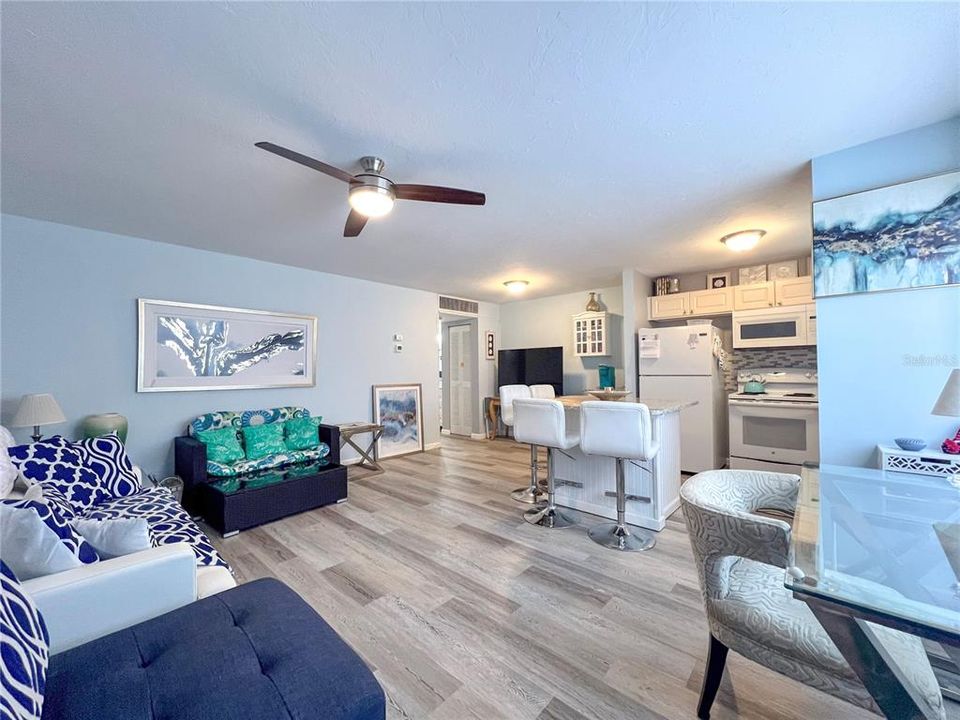 For Sale: $124,000 (1 beds, 1 baths, 600 Square Feet)