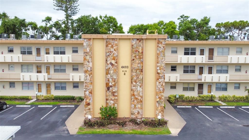 For Sale: $124,000 (1 beds, 1 baths, 600 Square Feet)