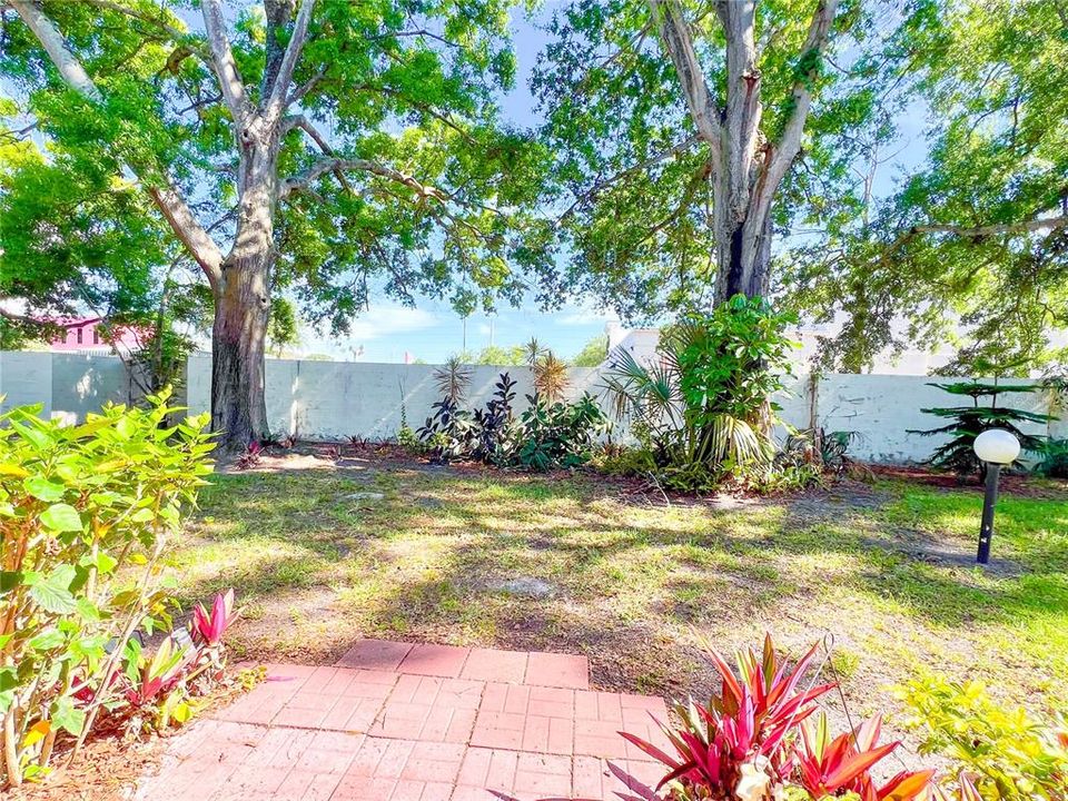 For Sale: $124,000 (1 beds, 1 baths, 600 Square Feet)