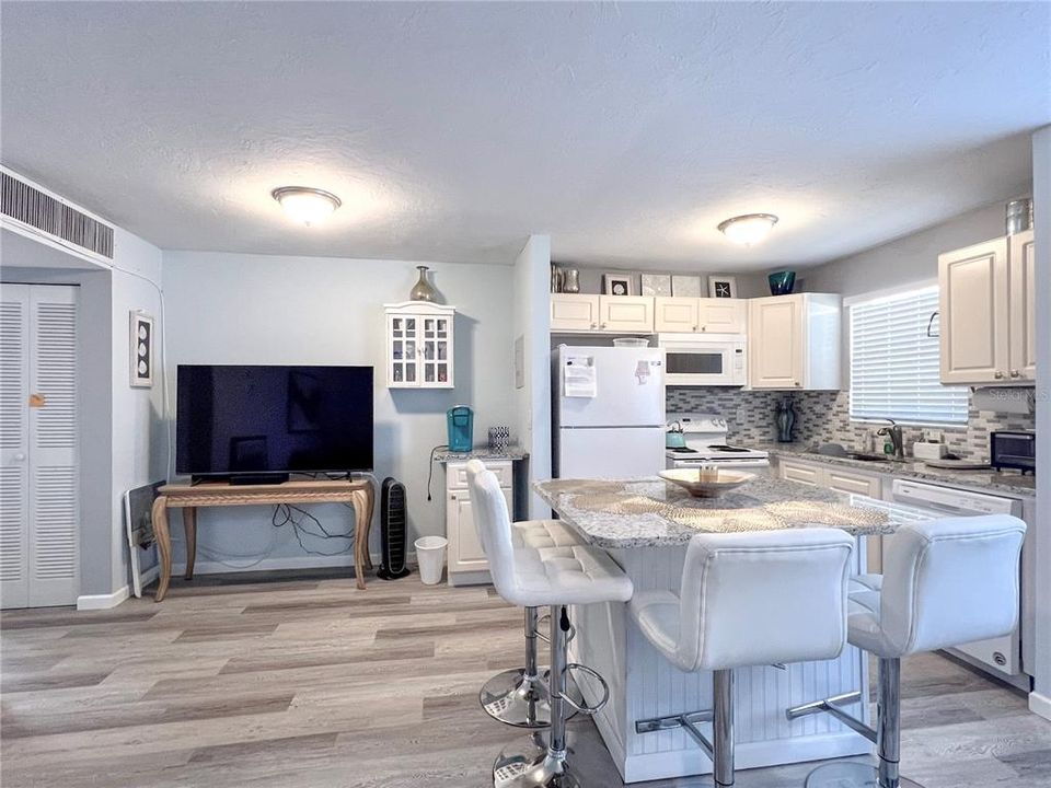For Sale: $124,000 (1 beds, 1 baths, 600 Square Feet)