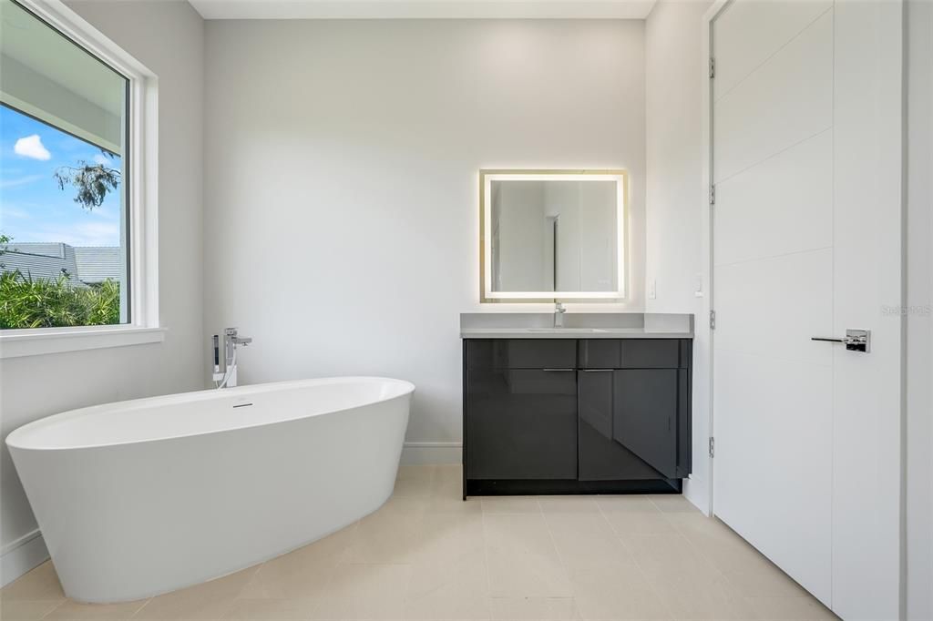For Sale: $939,000 (4 beds, 3 baths, 2376 Square Feet)