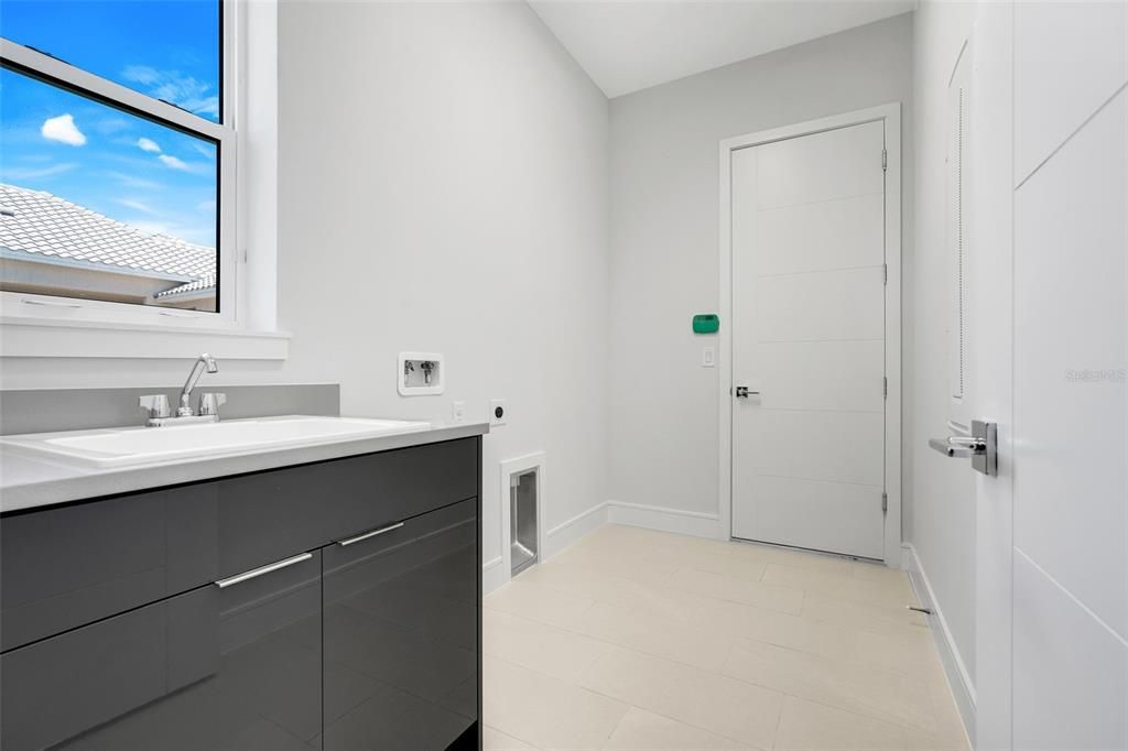 For Sale: $939,000 (4 beds, 3 baths, 2376 Square Feet)