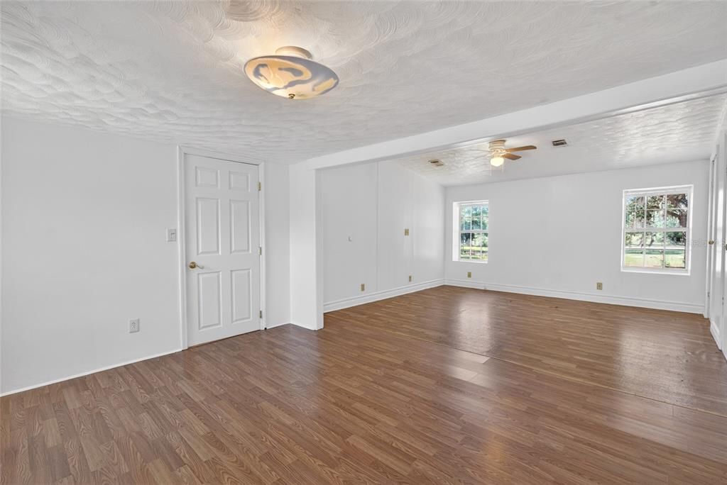 For Sale: $249,900 (2 beds, 2 baths, 1406 Square Feet)