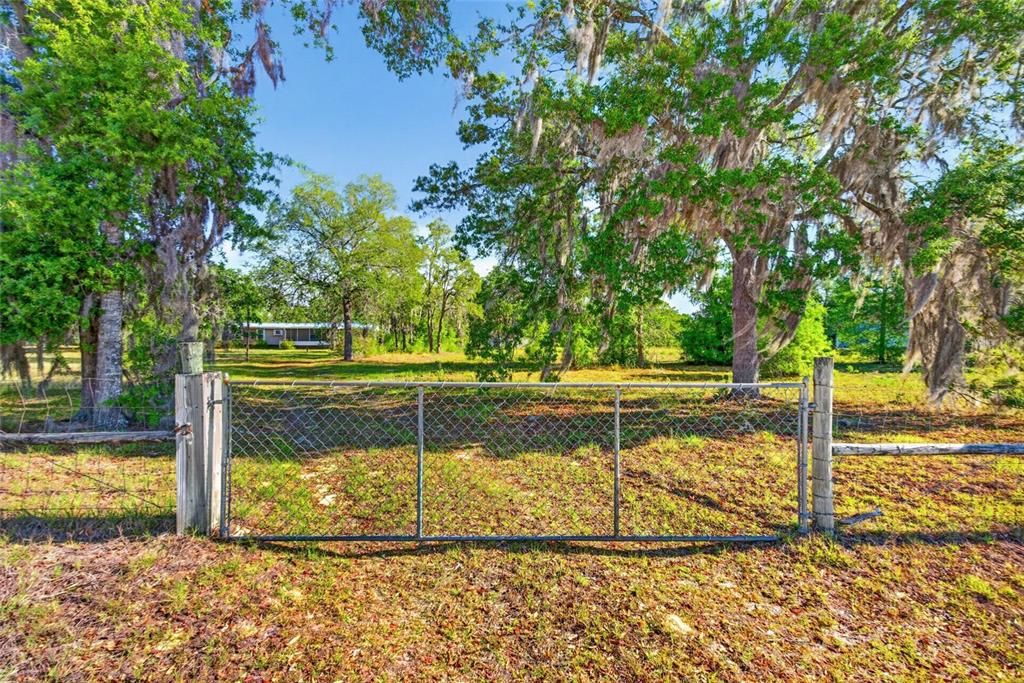 For Sale: $249,900 (2 beds, 2 baths, 1406 Square Feet)
