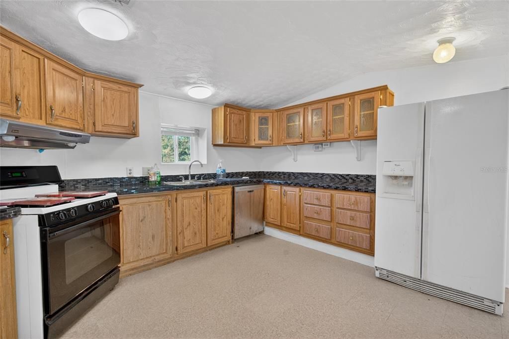 For Sale: $249,900 (2 beds, 2 baths, 1406 Square Feet)