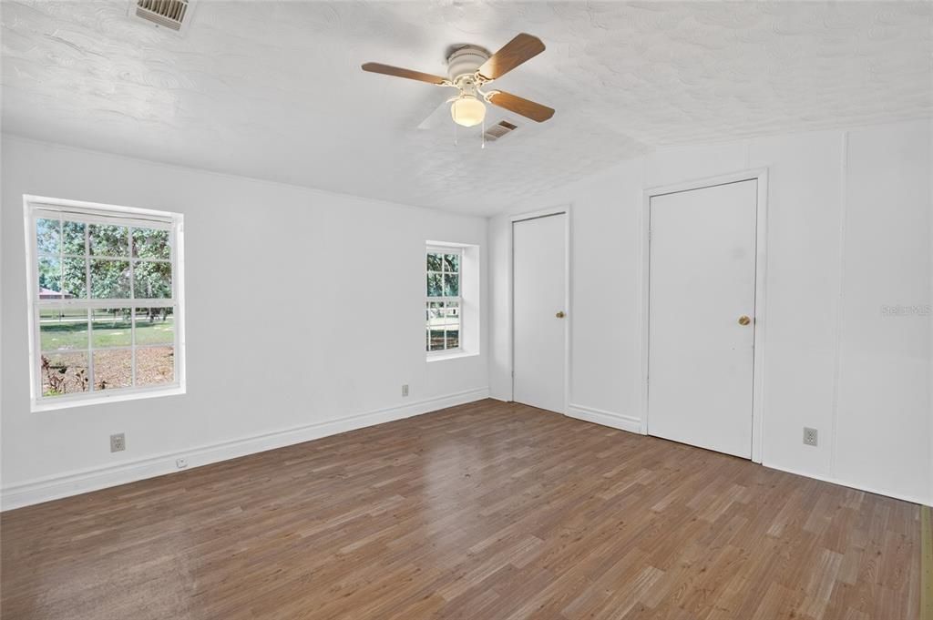 For Sale: $249,900 (2 beds, 2 baths, 1406 Square Feet)