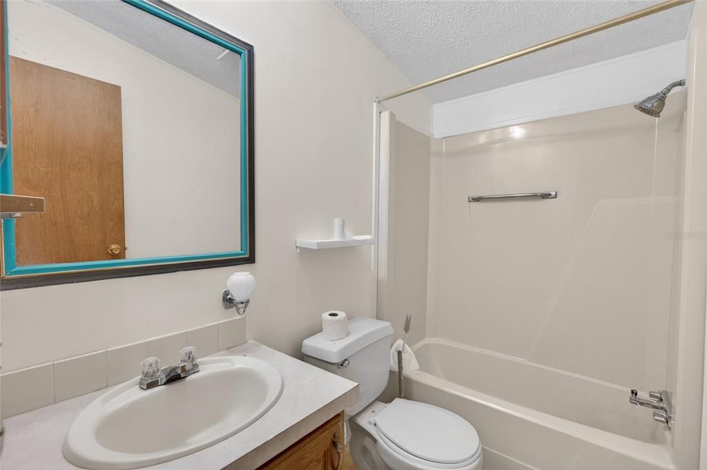For Sale: $249,900 (2 beds, 2 baths, 1406 Square Feet)