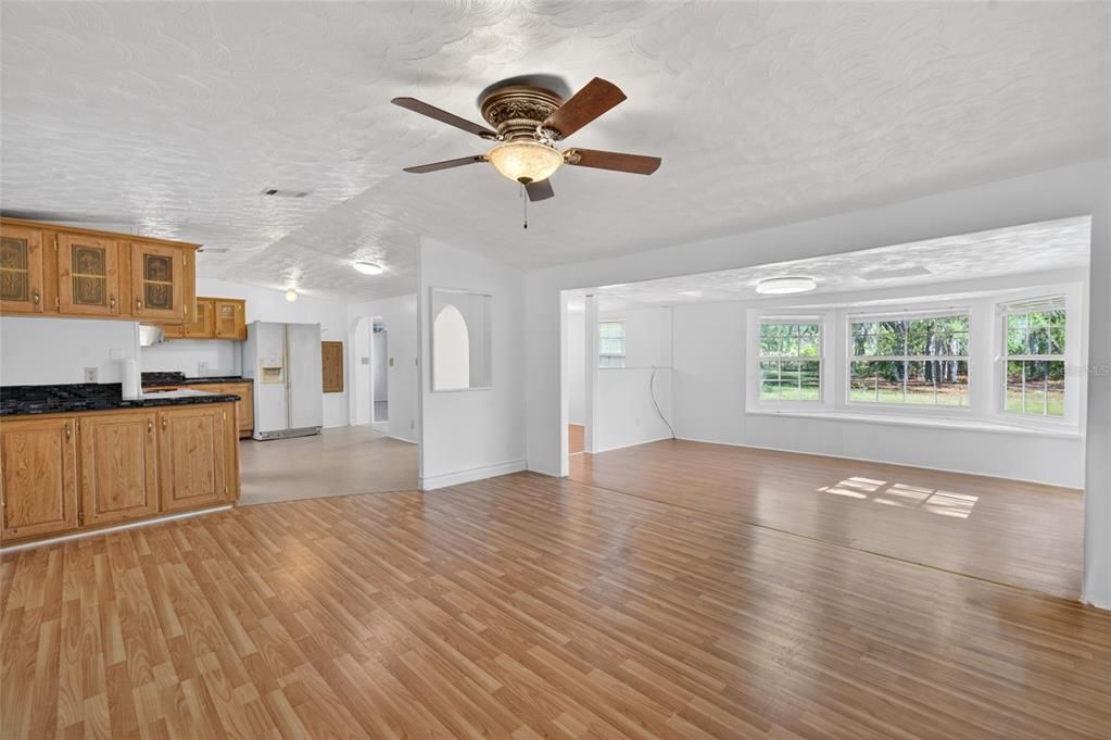 For Sale: $249,900 (2 beds, 2 baths, 1406 Square Feet)