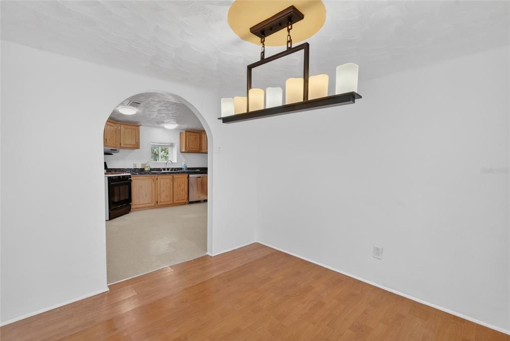 For Sale: $249,900 (2 beds, 2 baths, 1406 Square Feet)