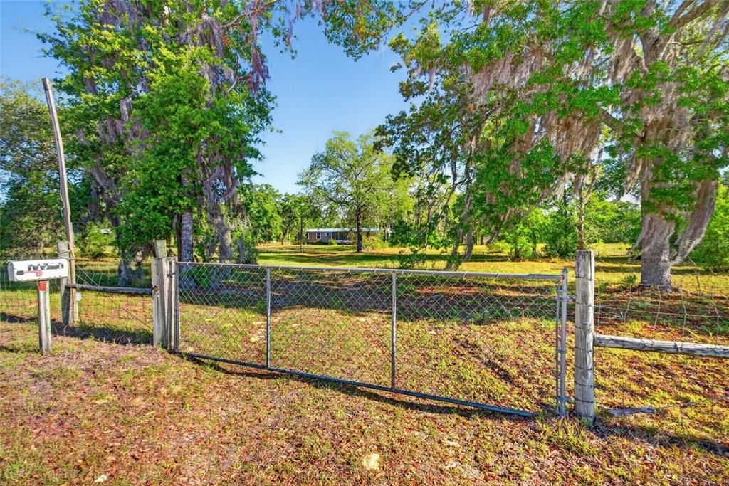For Sale: $249,900 (2 beds, 2 baths, 1406 Square Feet)