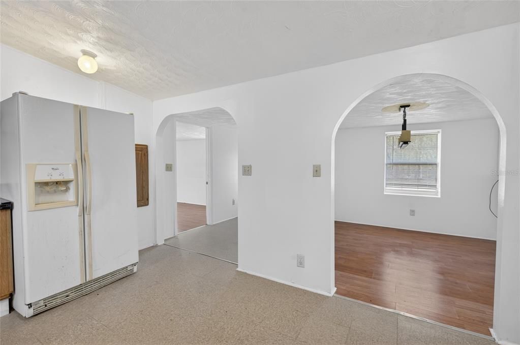For Sale: $249,900 (2 beds, 2 baths, 1406 Square Feet)