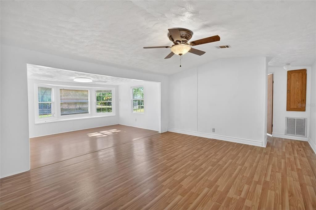 For Sale: $249,900 (2 beds, 2 baths, 1406 Square Feet)