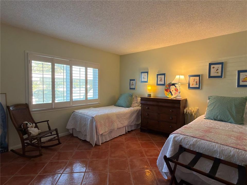 For Sale: $130,000 (2 beds, 2 baths, 1378 Square Feet)